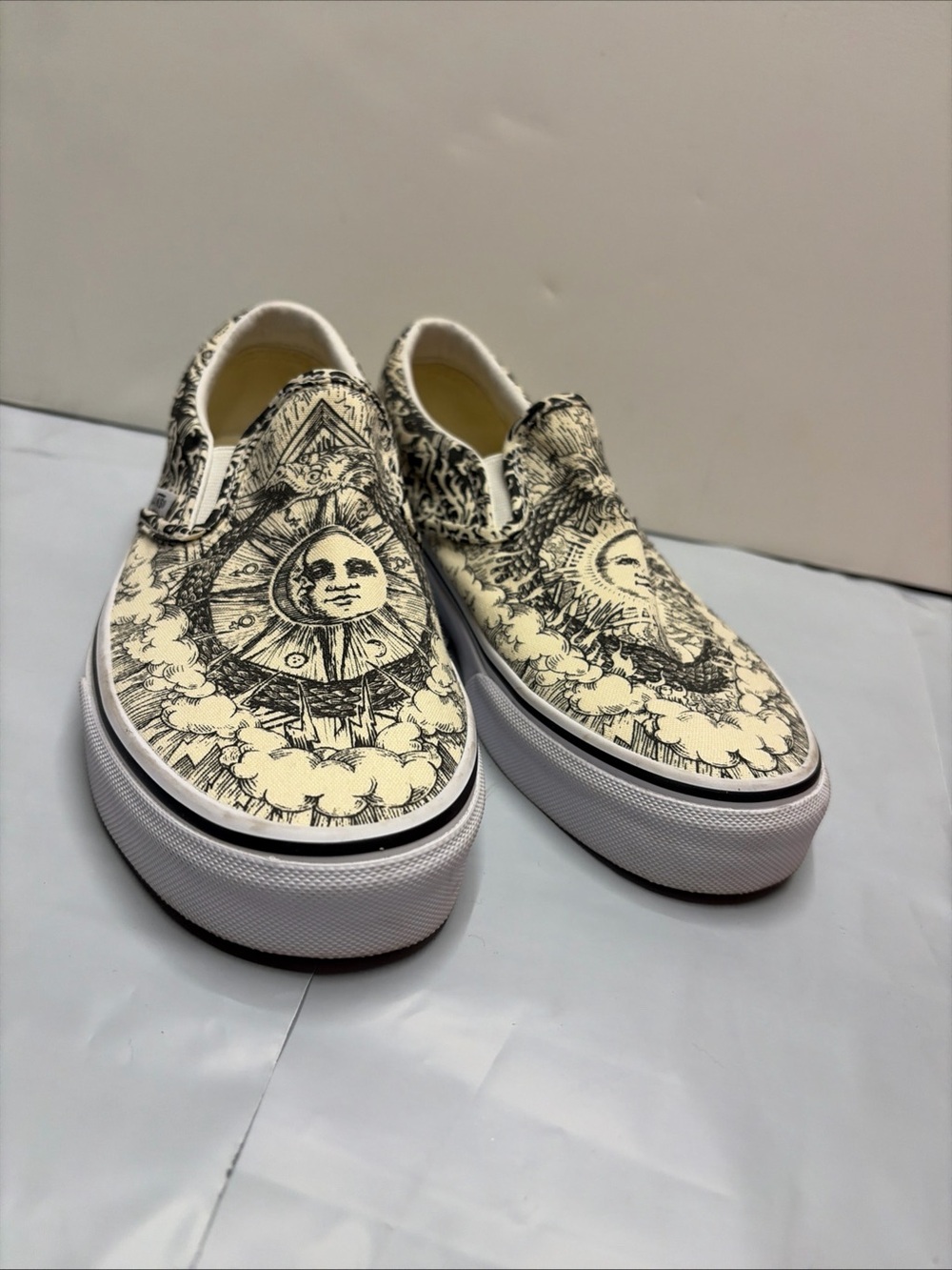 New Ouroboros Vans slip on shoes sneakers Cosmic Art moon stars w 7.5 M 6 unisex